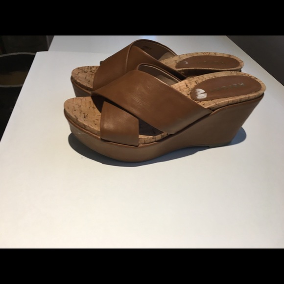 Tan wedge shoes, size 8 - Picture 3 of 4